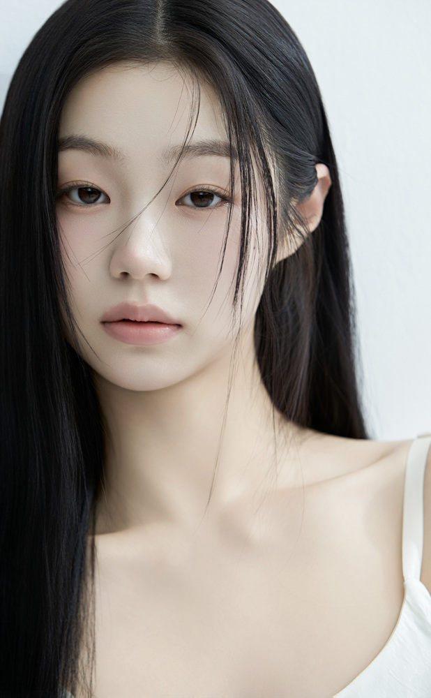 진서아. 에스더블유엠피