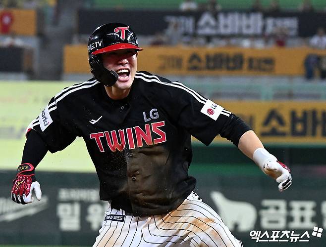 LG 트윈스 외야수 홍창기가 29일 서울 잠실야구장에서 열리는 2025 신한 SOL Bank KBO리그 키움 히어로즈와의 팀 간 13차전에 앞서 선수단에 합류, 1군 복귀 전까지 동행하면서 재활 프로그램을 소화할 예정이다. 사진 엑스포츠뉴스 DB