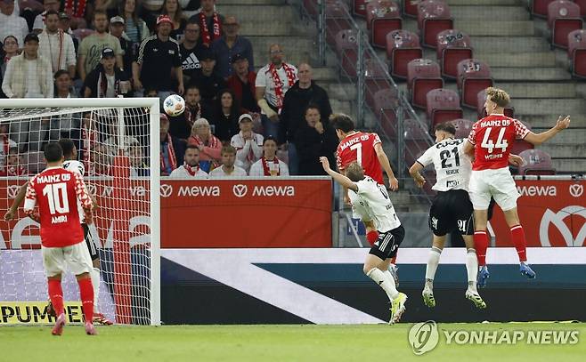 이재성의 헤딩 골 순간. [로이터=연합뉴스]
