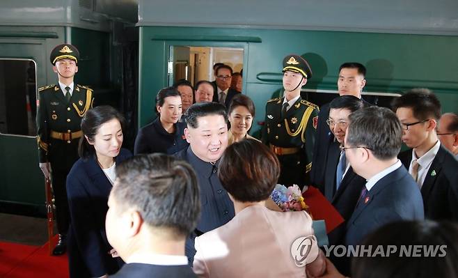 2018년 전용 열차로 베이징역에 도착한 김정은·리설주 부부 2018.3.28 [국내에서만 사용가능. 재배포 금지. For Use Only in the Republic of Korea. No Redistribution] photo@yna.co.kr