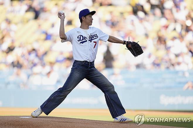 시구하는 손흥민. [AP=연합뉴스]