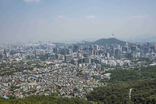 인왕산 구간에서 내려다 본 서울의 풍경