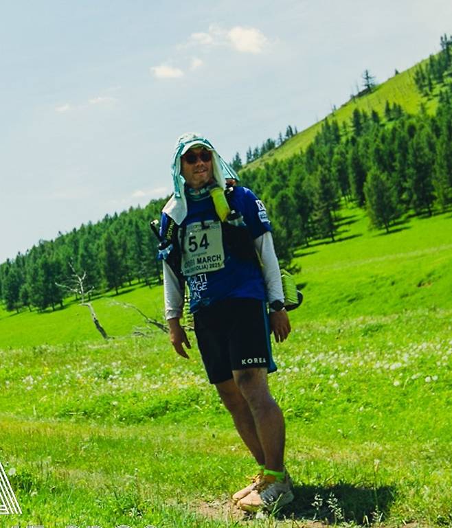 이종민 대표가 올 6월 몽골 고비사막  마라톤에 출전했던 모습. 이종민 대표 제공.