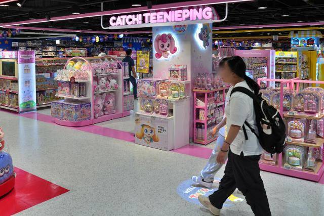 롯데마트 구리점 2층 토이저러스 점포에 숍인숍 형태로 입점한 캐치! 티니핑 매장 모습. 롯데마트 제공