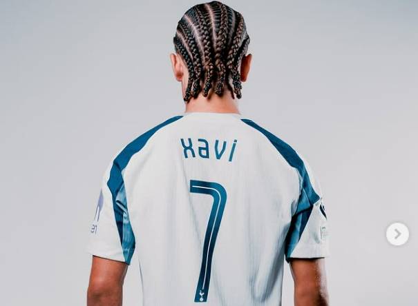 손흥민의 토트넘 등번호 7번을 물려 받은 사비 시몬스. [사진 토트넘 SNS]