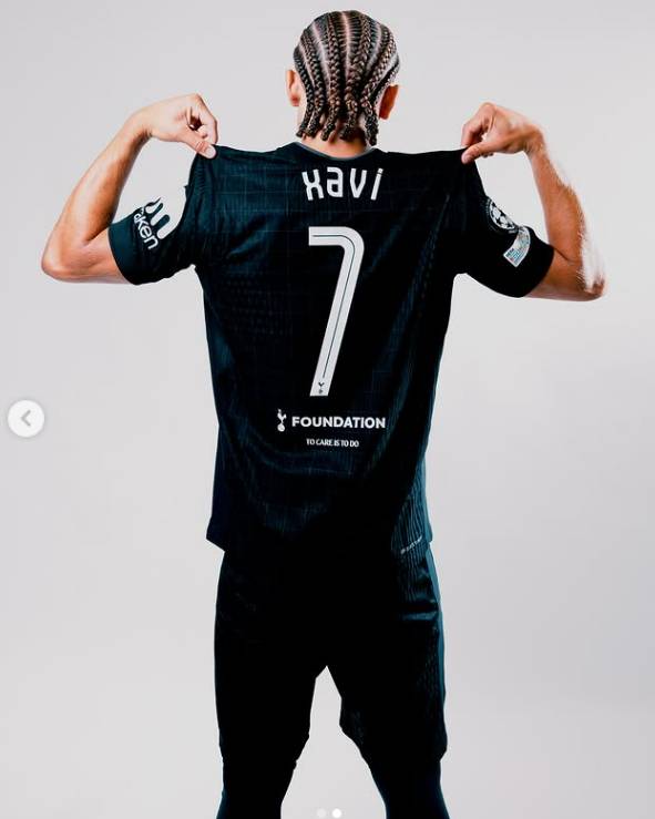 손흥민의 토트넘 등번호 7번을 물려 받은 사비 시몬스. [사진 토트넘 SNS]