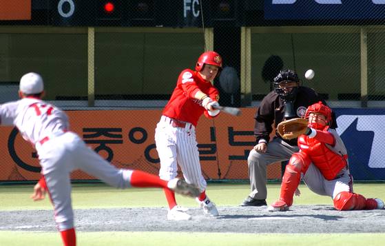 2005년 대통령배 고교야구대회에서 맞붙은 부경고와 충암고의 경기 모습. [중앙포토]