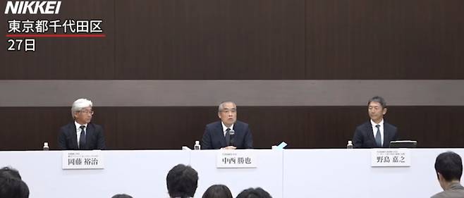 일본 대표 종합상사인 미쓰비시상사의 나카니시 카츠야 사장이 27일 기자회견을 열고 지바현과 아키타현 등 3개 해역에서 추진해온 해상 풍력발전 사업에서 철수한다고 발표하고 있다. <이미지=닛케이 영상 캡처>