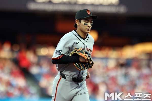 외야 수비를 마친 이정후가 더그아웃으로 들어오고 있다. 사진= MK스포츠 DB