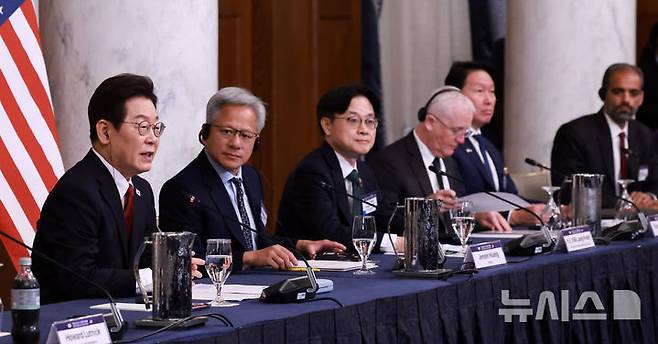 [워싱턴=뉴시스] 고범준 기자 = 이재명 대통령이 25일(현지 시간) 미국 워싱턴DC 윌라드 호텔에서 열린 한미 비즈니스 라운드테이블에서 발언하고 있다. (공동취재) 2025.08.26. bjko@newsis.com