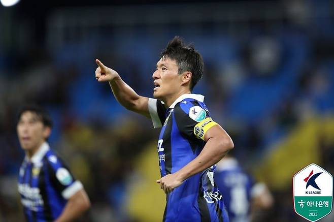 [서울=뉴시스] 프로축구 K리그2 인천 유나이티드의 이명주. (사진=한국프로축구연맹 제공)