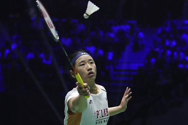 [파리=AP/뉴시스] 2025 세계개인배드민턴선수권대회 여자단식 준결승에서 탈락한 안세영. 2025.08.30.