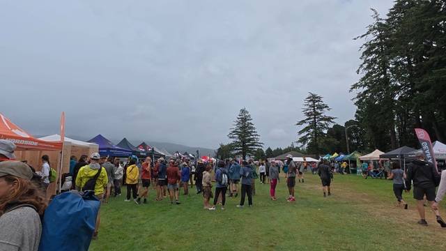 궂은 날씨에도 행사장을 가득 메운 하이커들과 일반인 관람객들. 기본적으로 관람은 무료인 덕분에 주변 도시에서도 많은 이들이 찾는다.