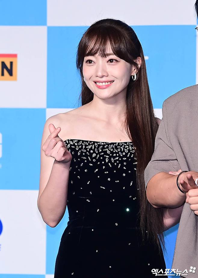 나현영, 돋보이는 미모