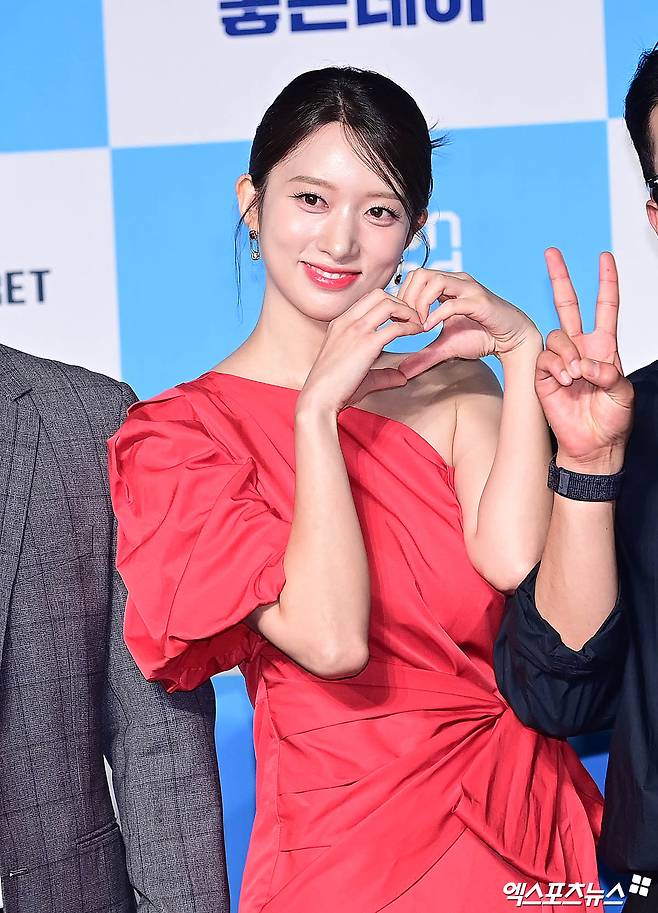 손민경, 치명적인 레드