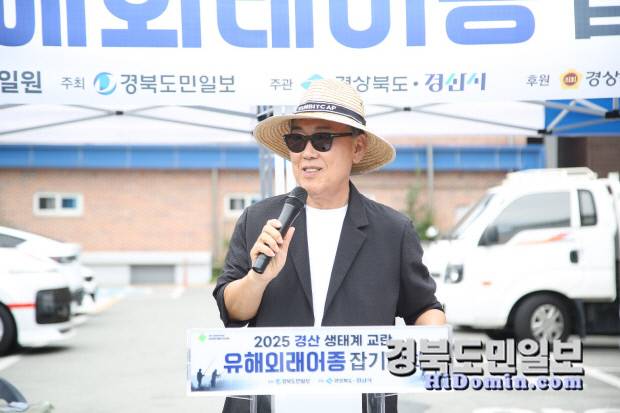 경복도민일보 한명희 사장이 기념 인사를 하고 있다