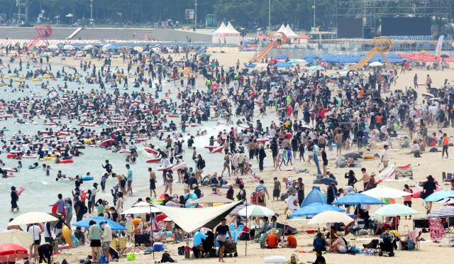 지난달 3일 피서객으로 인산인해를 이룬 부산 해운대해수욕장. 정종회 기자 jjh@