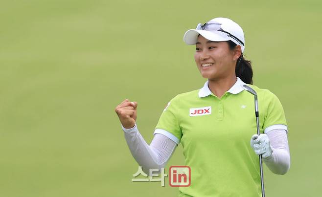 제14회 KG 레이디스 오픈 1R가 29일 경기도 용인시 처인구 써닝포인트CC에서 진행됐다. 전승희가 18번홀을 마무리하며 주먹을 불끈 쥐고 있다. 사진=이데일리 노진환 기자