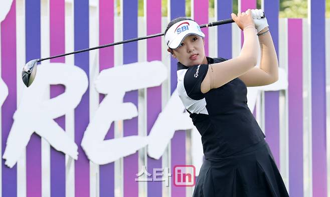 이윤서가 31일 경기도 용인시 처인구 써닝포인트CC에서 열린 제14회 KG 레이디스 오픈 3라운드 1번홀에서 티샷을 하고 있다. 사진=방인권 기자