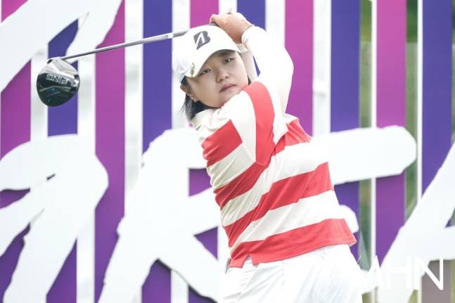 신다인이 31일 열린 KG 레이디스 오픈 최종라운드에서 샷을 하고 있다.