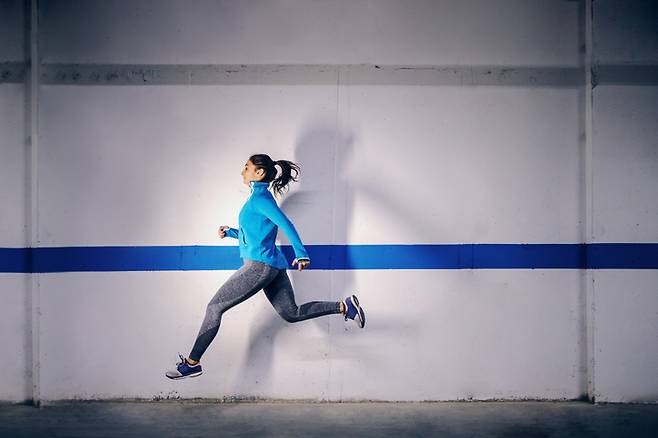 저녁 활동량이 늘면 체내 나트륨 배출과 칼로리 소비가 증가하고, 혈관 긴장이 완화된다. [사진=게티이미지뱅크]