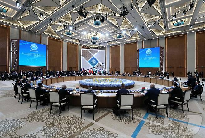 블라디미르 푸틴 러시아 대통령과 시진핑 중국 국가주석이 지난해 7월 4일 (현지시간) 카자흐스탄 아스타나에서 열린 상하이 협력기구(SCO) 정상회의에 참석을 하고 있다. <자료사진> 2024.07.05 ⓒ AFP=뉴스1 ⓒ News1 우동명 기자