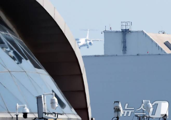 중국의 항일전쟁 및 세계 반파시스트 전쟁(제2차 세계대전) 승리 80주년(전승절) 기념 열병식을 사흘 앞둔 31일 중국 베이징 서우두공항으로 북한 고려항공 항공기가 착륙하고 있다. 2025.8.31/뉴스1 ⓒ News1 박정호 기자