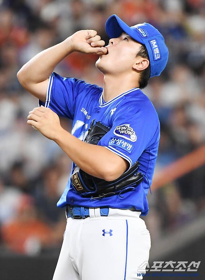 31일 대전 한화생명볼파크에서 열린 삼성-한화전. 8회말 등판한 이승민이 투구 전 손가락에 입김을 불어넣고 있다. 대전=정재근 기자 cjg@sportschosun.com/2025.8.31/