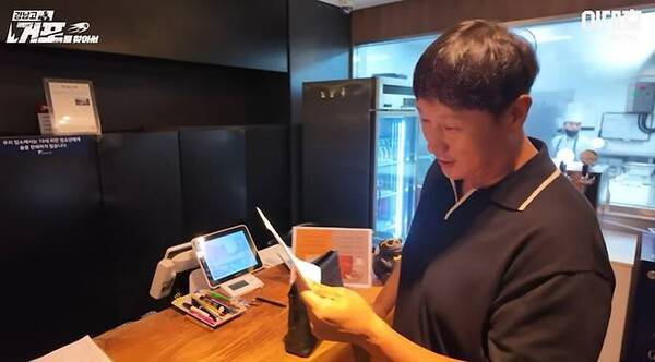 경남고 후배들에게 소고기를 대접한 이대호. ⓒ유튜브 채널 '이대호' 캡처