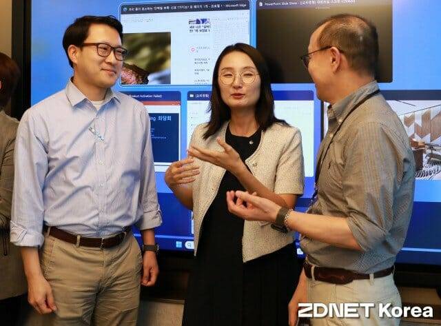 한국연구재단 백승욱 단장과 과기정통부 유주연 사무관, 오리엔텀 방승현 대표.(왼쪽부터)