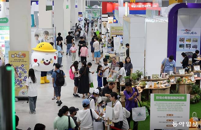 31일 오전 서울 서초구 aT센터에서 동아일보. 채널A 주최로 열린 ‘2025 A FARM SHOW 창농 귀농 고향사랑 박람회’ 가 열렸다. 마지막날도 관람객들이 몰려 큰 관심을 보였다. 장승윤 기자 tomato99@donga.com