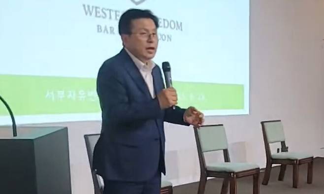 황교안 자유와혁신 대표가 지난 28일 서울 중구 정동1928아트센터에서 열린 서부자유변호사협회 창립총회에서 발언하고 있다. 유튜브 영상 갈무리