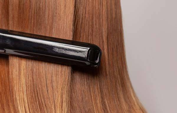 고데기나 매직기 같은 열기구로 머리를 손질할 때 폐 건강을 해칠 수 있다는 연구 결과가 나왔다./사진=게티이미지뱅크