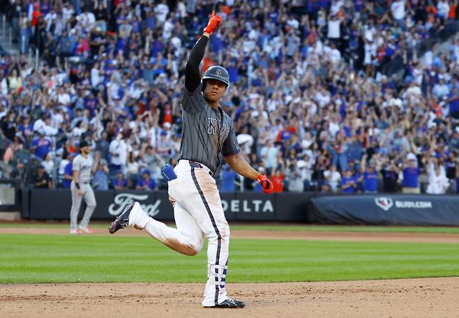 <yonhap photo-2514=""> 후안 소토가 31일 마이애미전에서 홈런을 치고 그라운드를 도는 모습. (AP Photo/Noah K. Murray)/2025-08-31 08:24:00/ <저작권자 ⓒ 1980-2025 ㈜연합뉴스. 무단 전재 재배포 금지, AI 학습 및 활용 금지></yonhap>