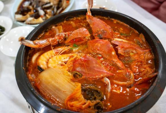 게국지는 다양한 건강 효능을 가지고 있다. 사진은 게국지. [사진=한국저작권위원회 @채지형]