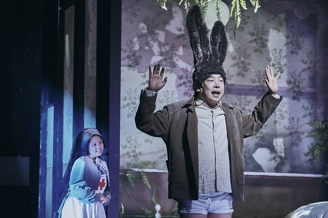 오페라 '한 여름밤의 꿈'에  보텀 역 바리톤 박은원 / 사진 국립오페라단 제공.