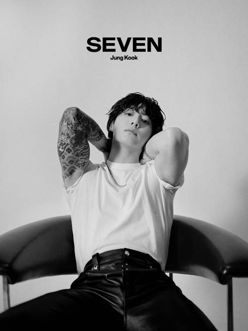 BTS(방탄소년단) 정국의 솔로앨범 <세븐(SEVEN)>의 콘셉트 포토. 정국은 팔에 타투를 한 것으로 유명하다. 빅히트뮤직 제공