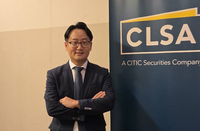 Shim Jong-min, deputy head of Korea research at CLSA, poses during an interview with The Korea Herald held at the firm's Seoul office in Yeouido, Seoul, on Wednesday. (Choi Ji-won/The Korea Herald)