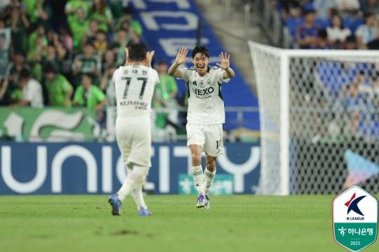 울산을 상대로 선제 결승 골을 터트린 전북 이영재(28번). 사진[연합뉴스]