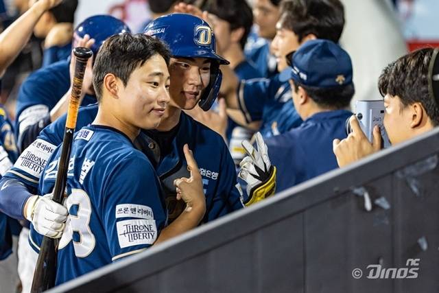 더그아웃 응원 단장으로 활약 중인 김한별. 사진=NC 제공