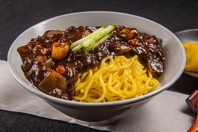 2011년 8월31일 국립국어원이 오랜 논쟁이었던 짜장면을 표준어로 인정했다. /사진=클립아트코리아