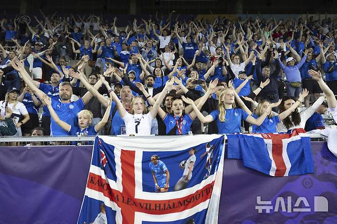 Iceland fans cheer for their team at the end of the Euro 2025, group A, soccer match between Norway and Iceland at Arena Thun in Thun, Switzerland, Thursday, July 10, 2025. (Peter Klaunzer/Keystone via AP)