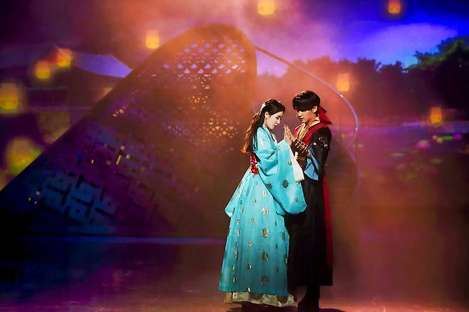 더쇼 신라 공연 모습.