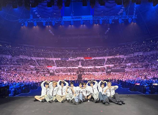 '괴물 신인' 아홉, 1만팬 열광 속 필리핀 첫 팬콘서트..'大성황'