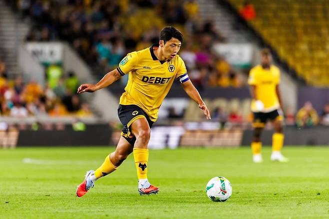 지난 27일 웨스트햄 유나이티드와의 잉글랜드 리그컵에 주장 완장을 차고 경기에 출전했던 울버햄프턴 황희찬. /사진=황희찬 SNS 캡처