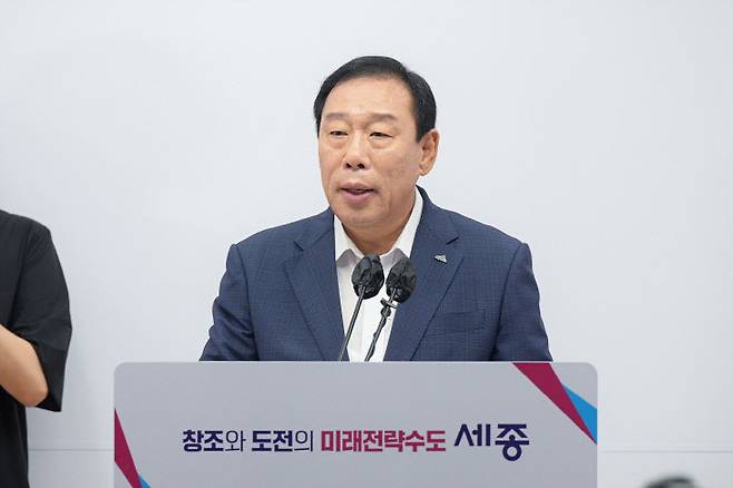 최민호 세종시장이 1일 세종시청 브리핑실에서 '2026년도 정부 예산안 반영 현황과 향후 계획'을 발표하고 있다. /세종시 제공