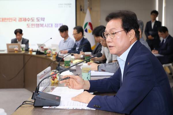 박완수 경남도지사가 1일 도청 도정회의실에서 열린 기자 간담회에서 발언하고 있다. /경남도