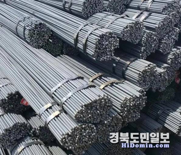 중국에 이어 일본마저 저가 철근공세를 하고 있다. 사진은 야적장에 쌓여 있는 철근. 사진=현대제철 제공