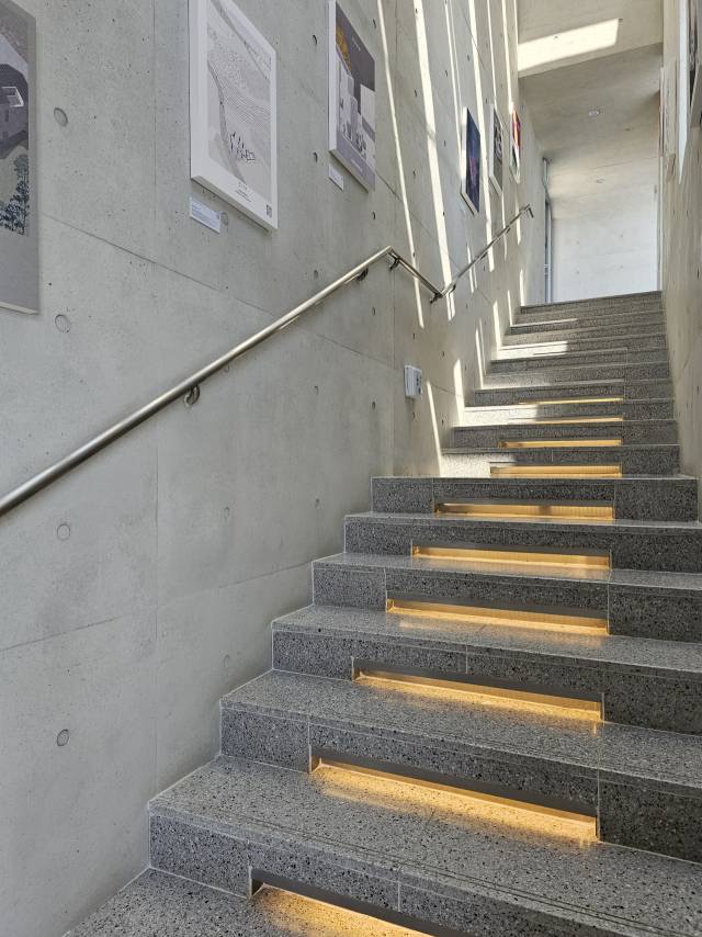 ‘건축가의 그래픽’ 전시를 열고 있는 울산 울주군 ‘그릿비 서생점' 모습. BAM 제공