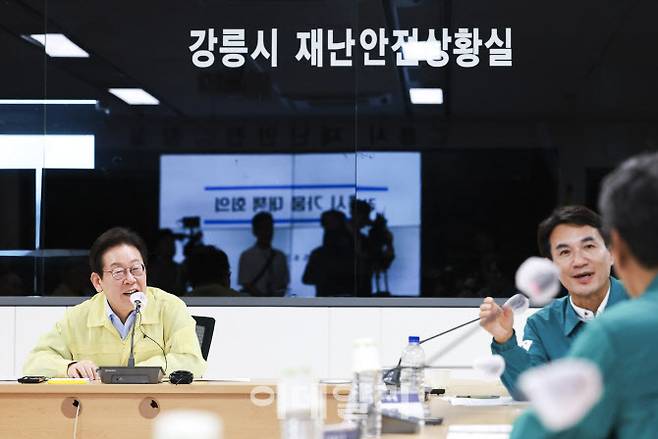 이재명 대통령이 30일 강원 강릉시청 재난안전상황실에서 열린 가뭄 대책 회의에서 발언하고 있다 (사진=대통령실통신사진기자단)